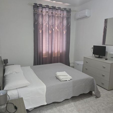 Guest House Tra Rocce E Mare La Maddalena  Ngoại thất bức ảnh