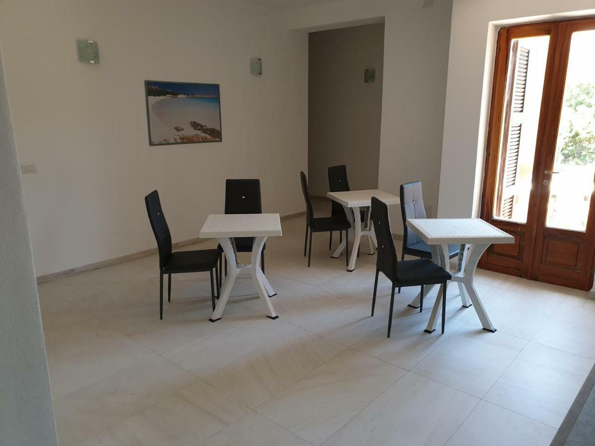 Guest House Tra Rocce E Mare La Maddalena  Ngoại thất bức ảnh