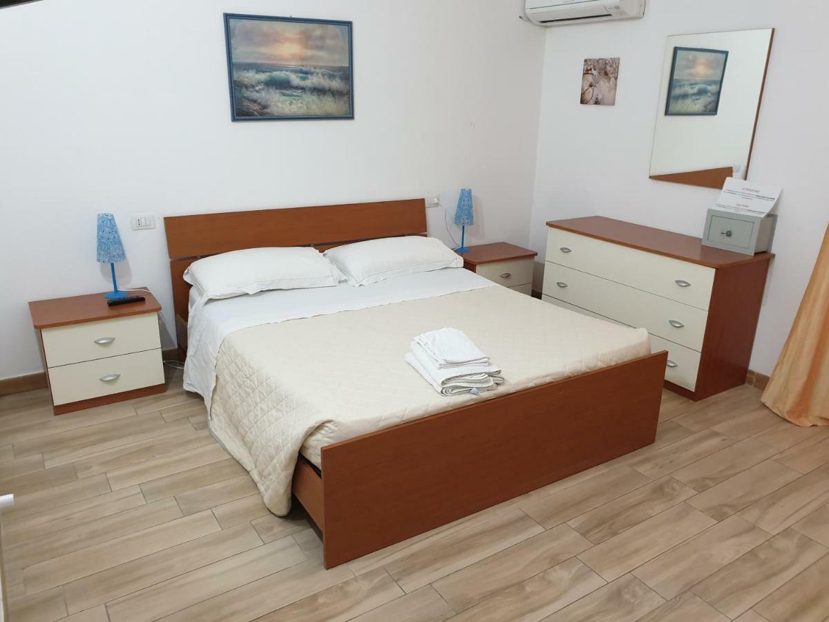 Guest House Tra Rocce E Mare La Maddalena  Ngoại thất bức ảnh