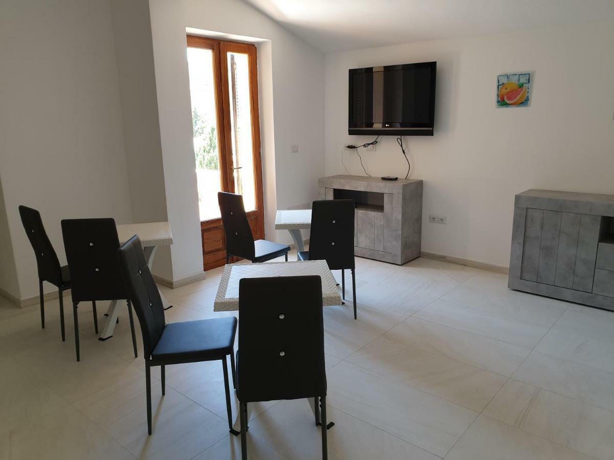 Guest House Tra Rocce E Mare La Maddalena  Ngoại thất bức ảnh